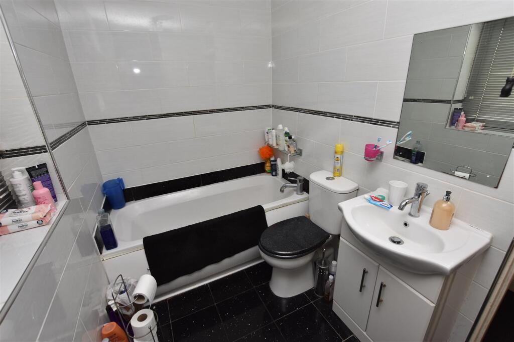 Gainsborough Avenue, Canvey Island photo 4