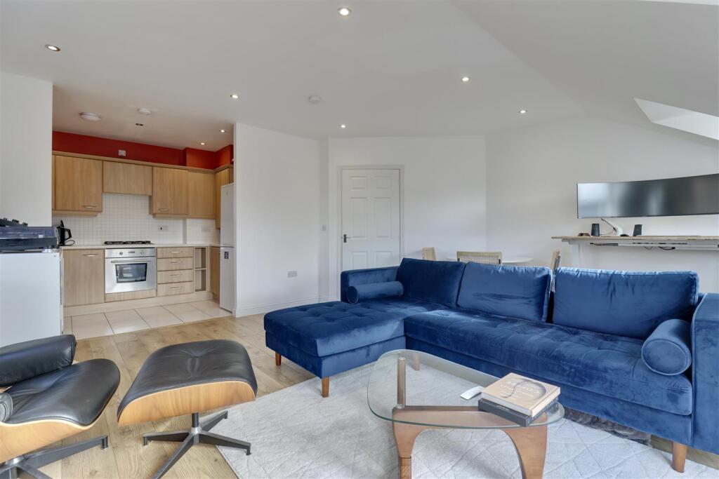 Apartment in Fareham, Hill Park - View 3