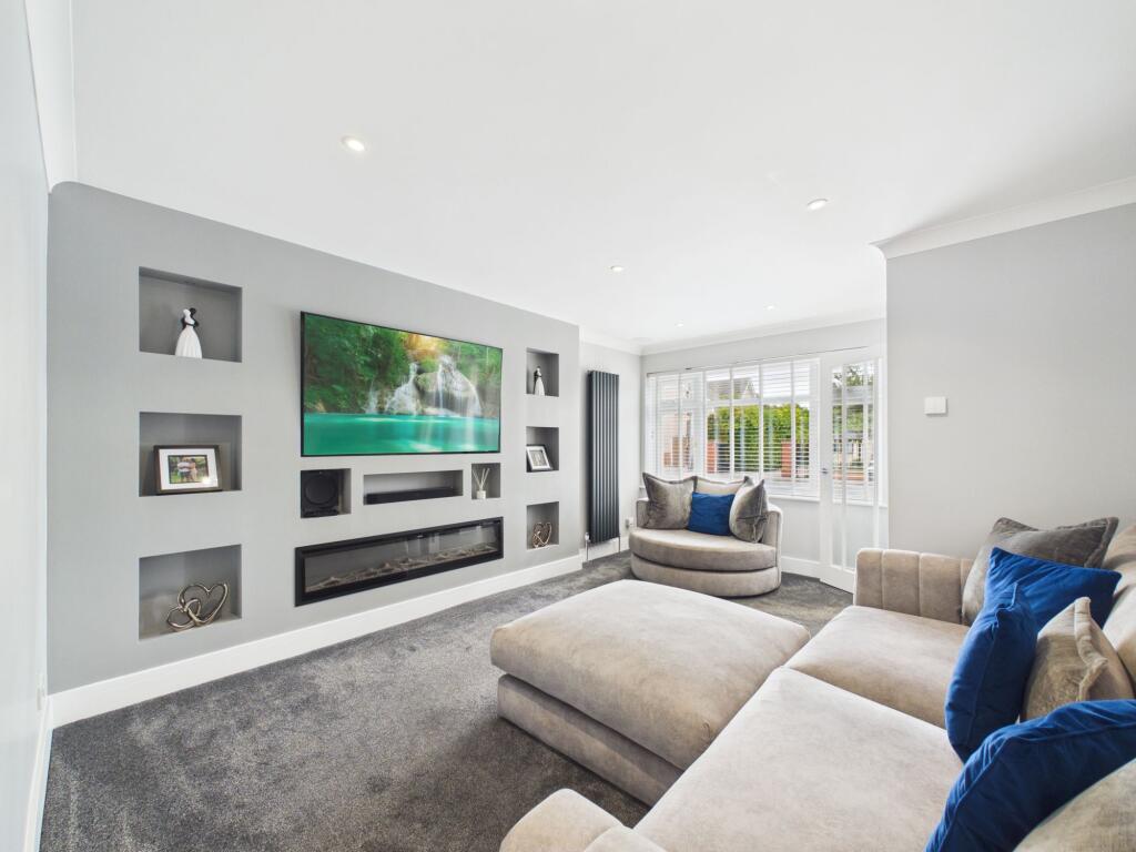 House in Stanford-le-Hope, Essex - View 2