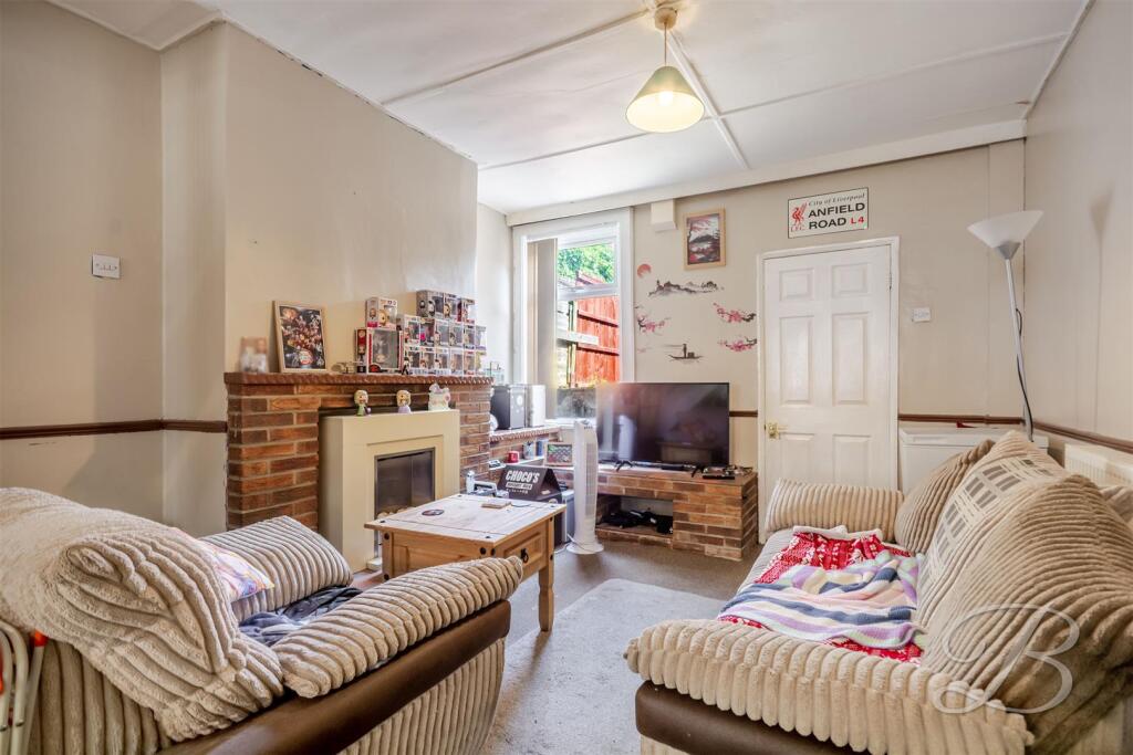 House in Mansfield, Nottinghamshire - View 4