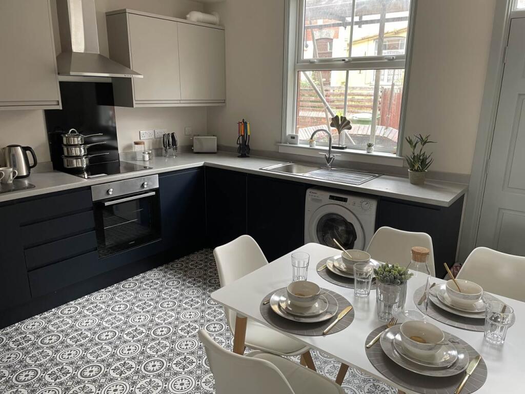 Main image of property: Spring Grove Walk (Room 4), Headingley, Leeds