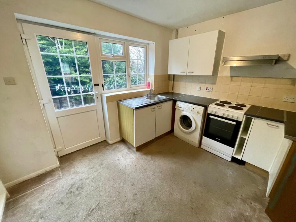 Ormsby Close, Luton, Bedfordshire, LU1 3SN photo 3