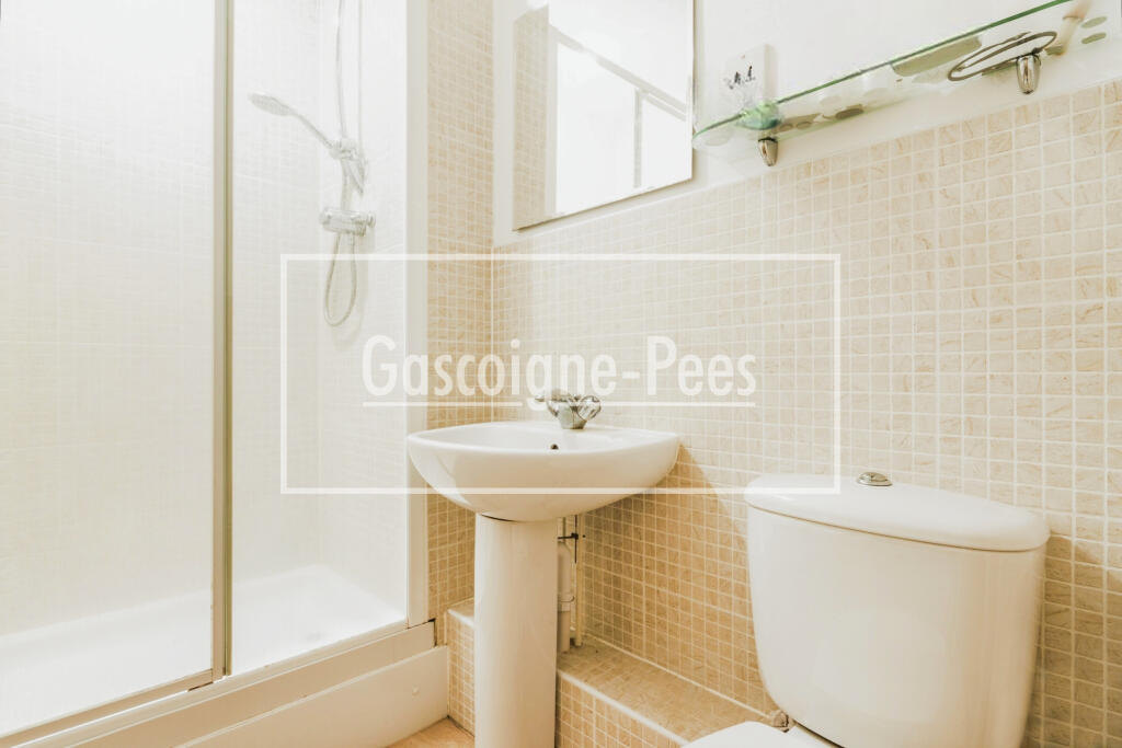 Apartment in Guildford, Worplesdon - More
