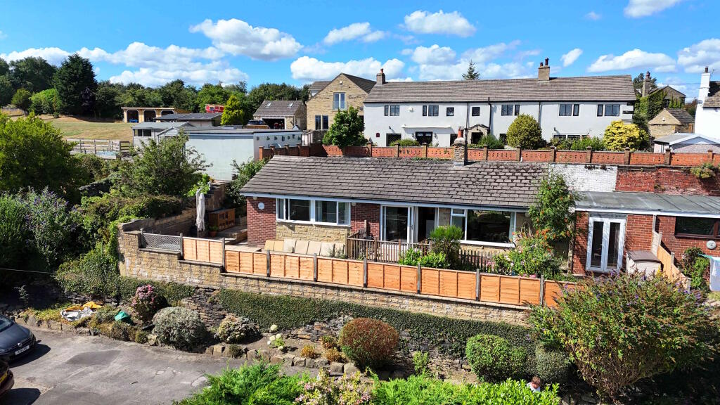 Main image of property: 30 Towngate, Hipperholme, HX3 8JB