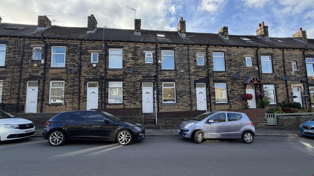 House in Bradford, West Yorkshire - View 2