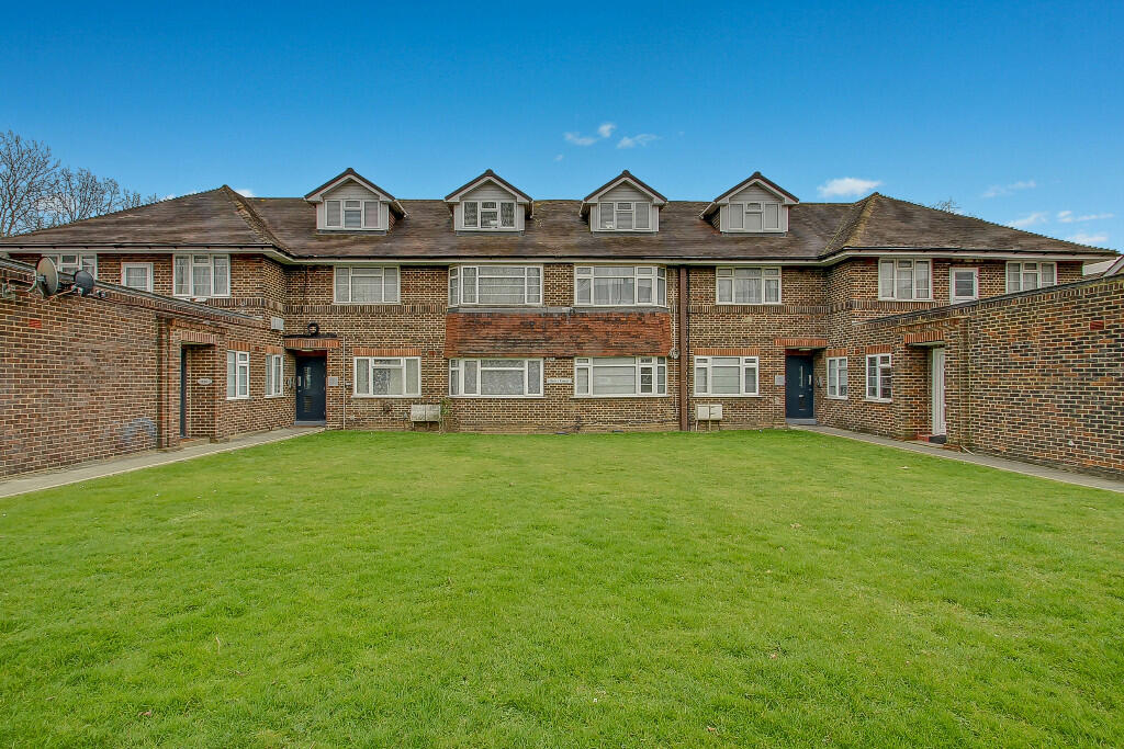 2-bed flat on Greenford Road, Greenford, Middlesex, UB6, £350,000