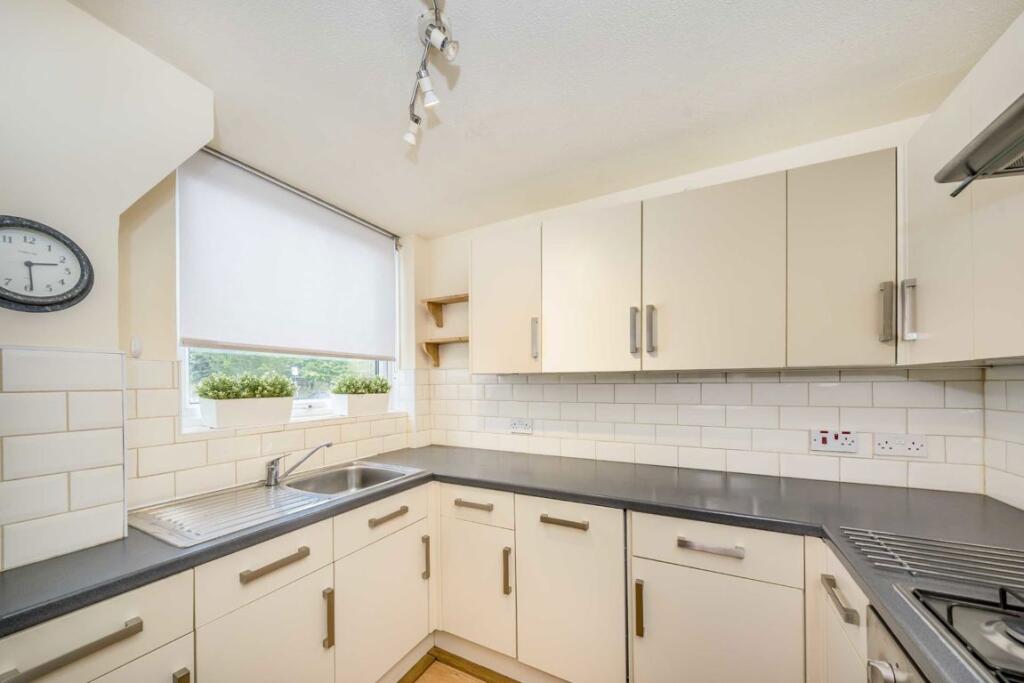 House in London, Clapham Junction - View 4