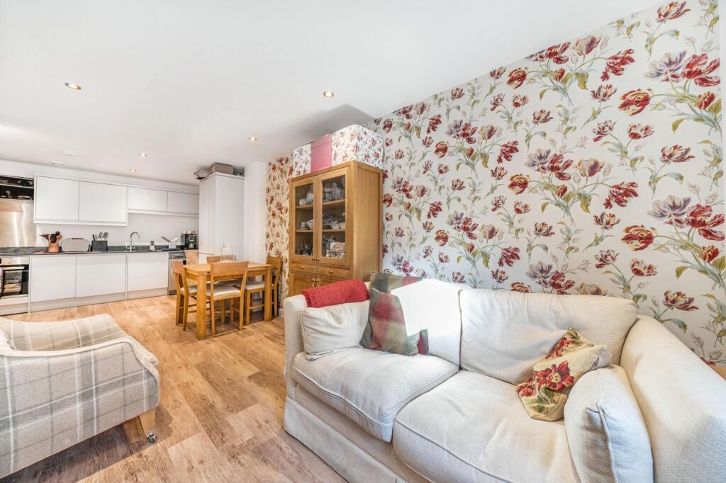 Apartment in Reading - View 2