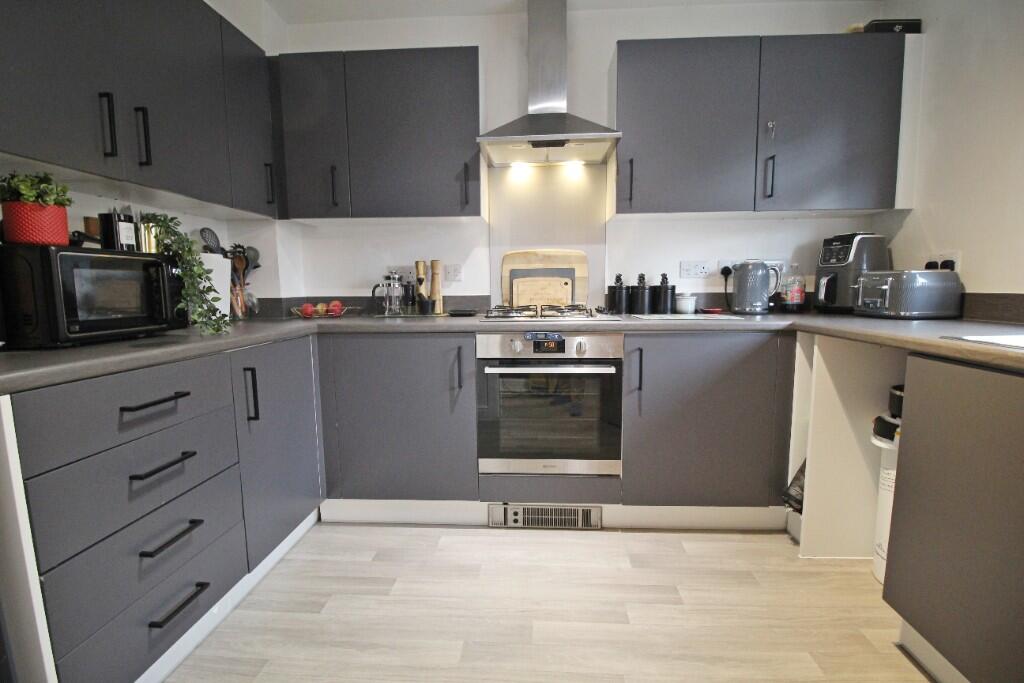 Harrier Way, Market Deeping, PE6 photo 2