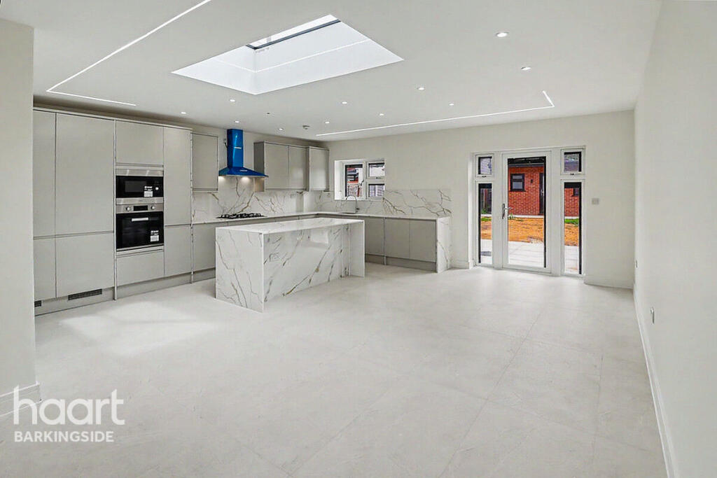 House in London, Redbridge - View 5