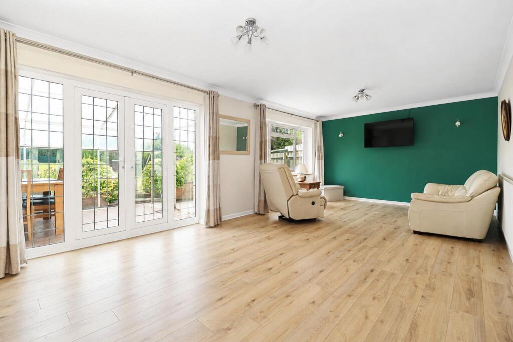 House in Irthlingborough, Crow Hill - View 3
