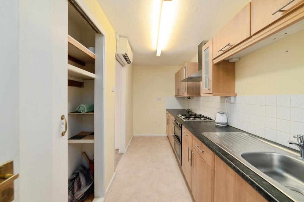 House in Tenby, Pembrokeshire - More