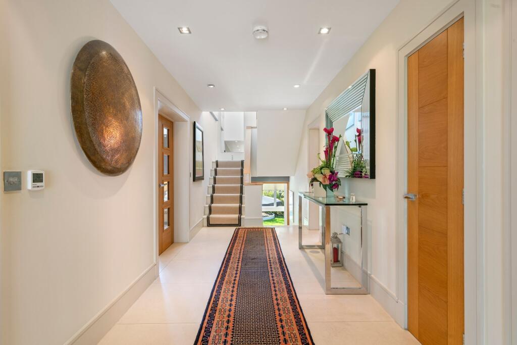 House in Elmbridge, Surrey - More