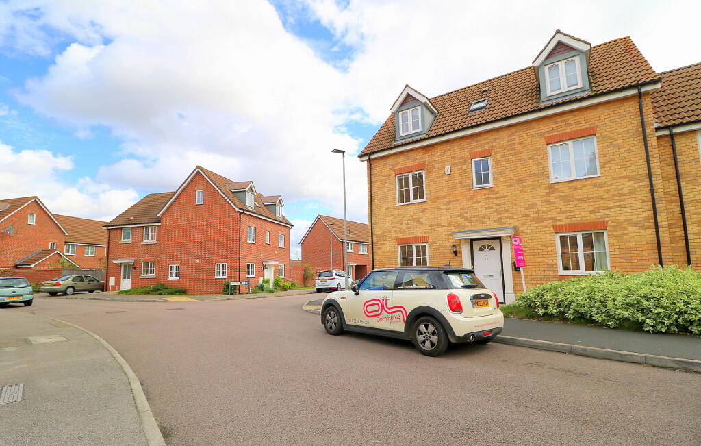 Main image of property: Room 4 Maskell Drive