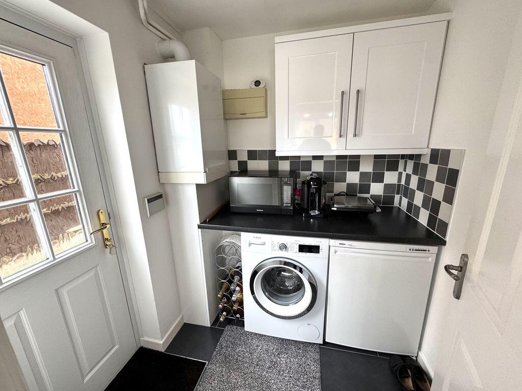 House in Nuneaton and Bedworth, Warwickshire - More