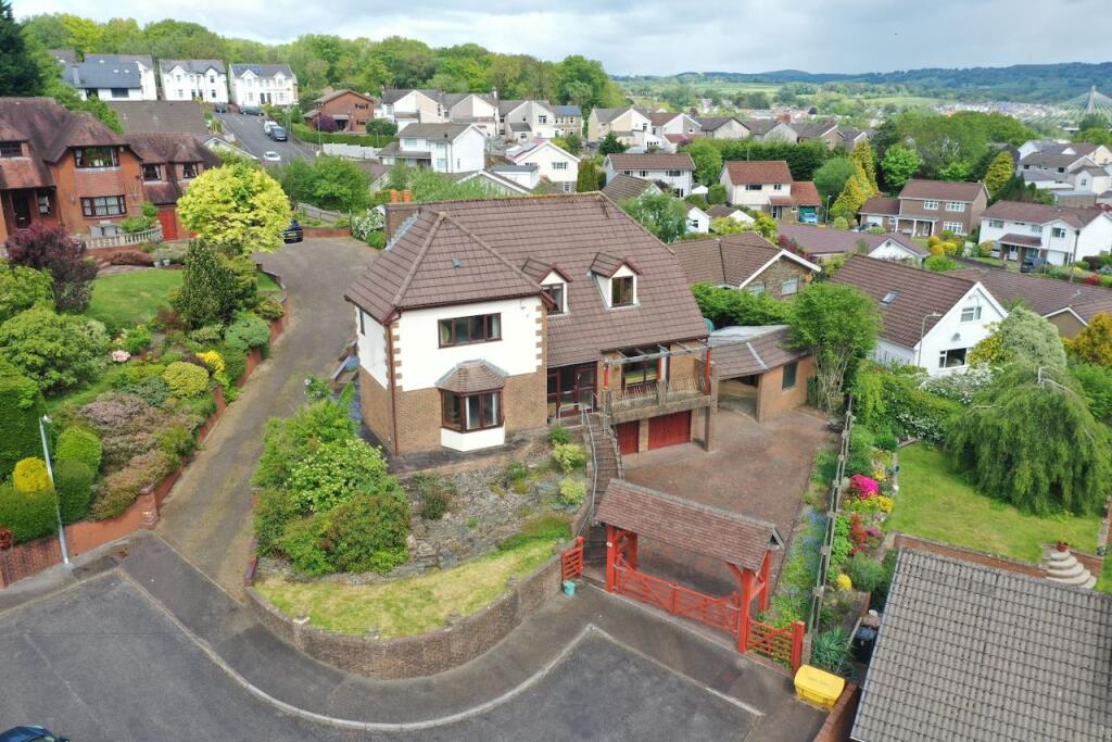 House in Blackwood, Caerphilly - More