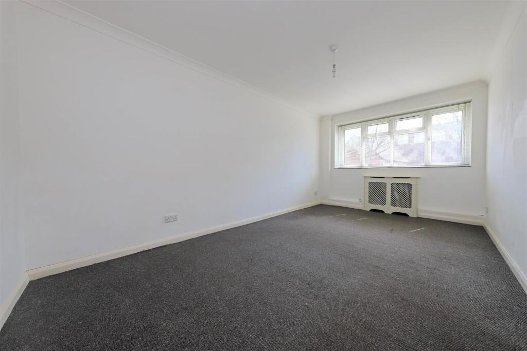 Apartment in Hove, Aldrington - More