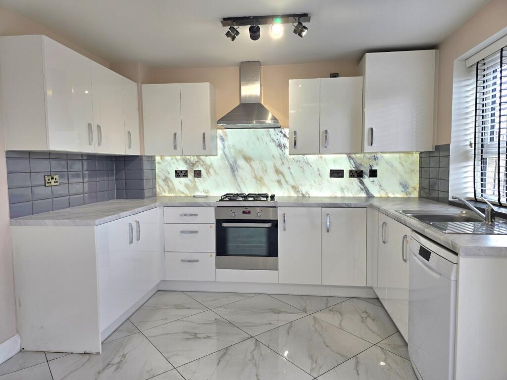 Fetlock Drive, Bradford, West Yorkshire, BD2 photo 5