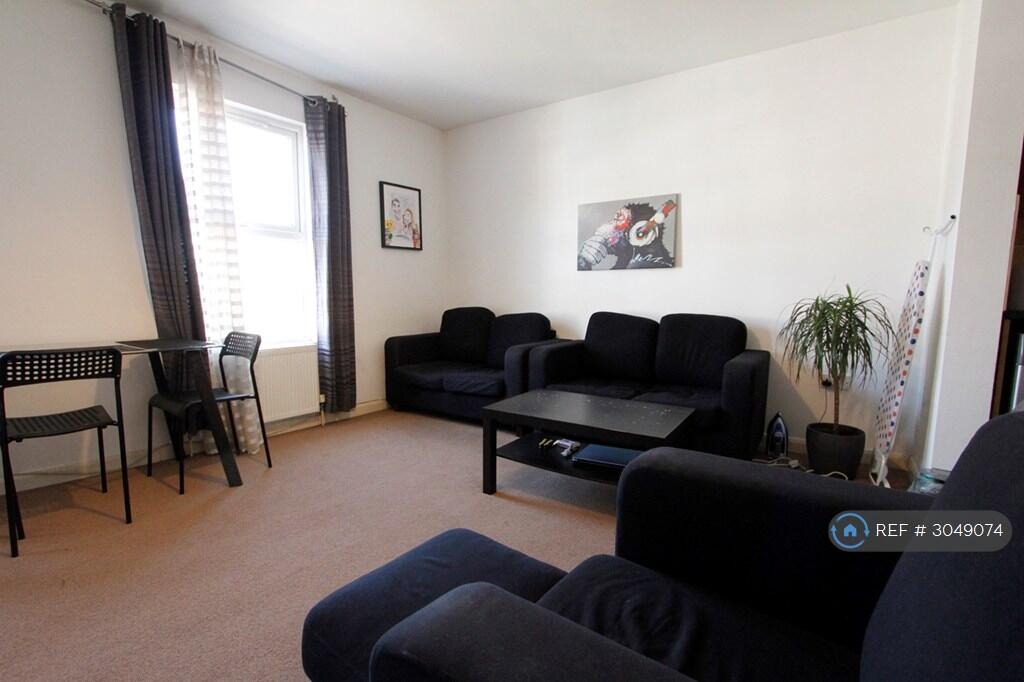 Apartment in Reading - View 3