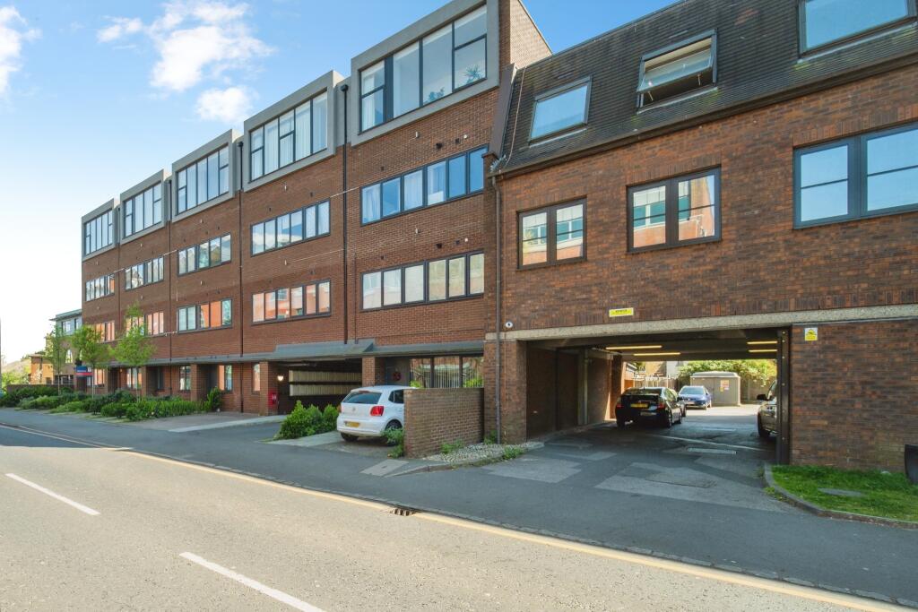 Main image of property: 111 Chertsey Road, Woking, GU21