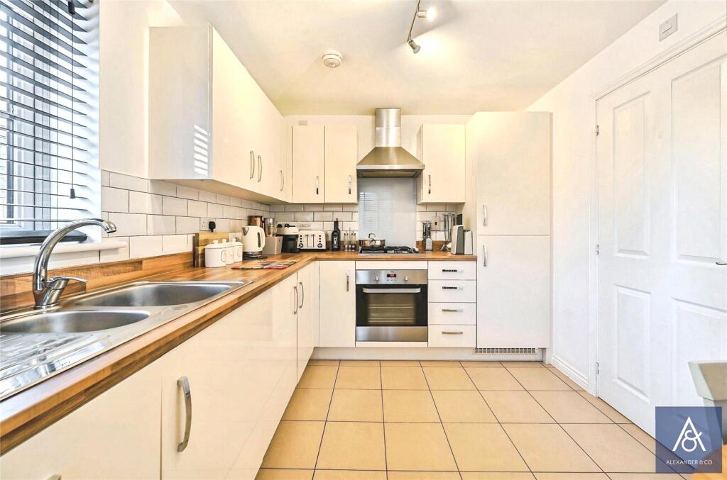 House in Brackley, West Northamptonshire - More