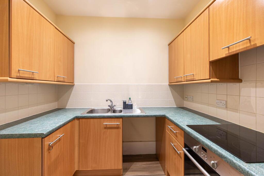 Apartment in Gloucester - View 3