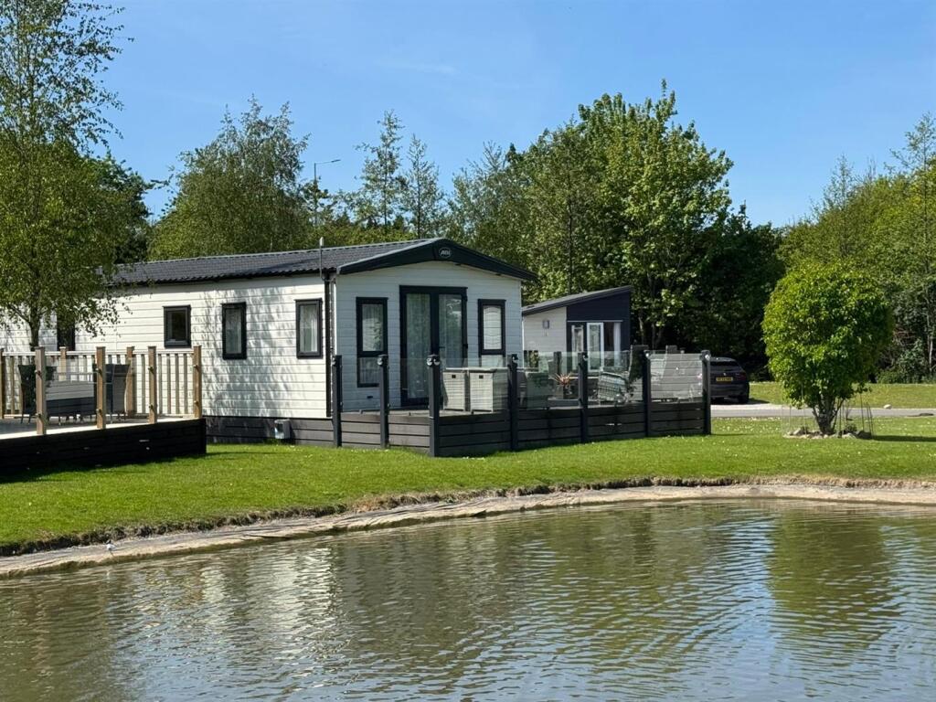 2-bed caravan on Borwick Lane, Dock Acres, Carnforth, £99,000