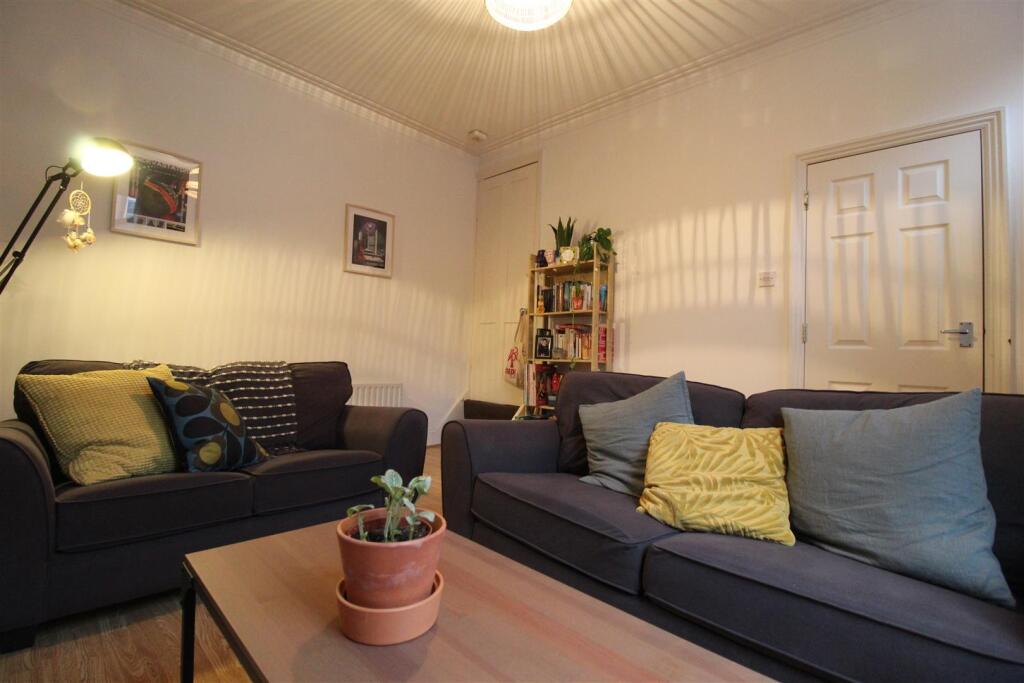 Main image of property: Glebe Avenue, Leeds