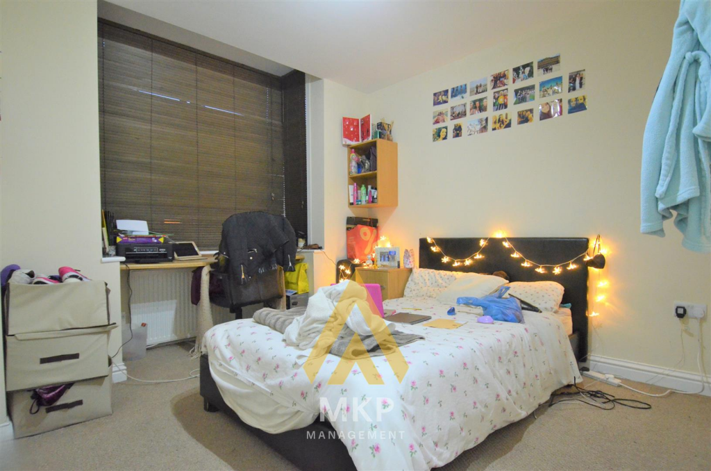 6 bedroom terraced house for rent