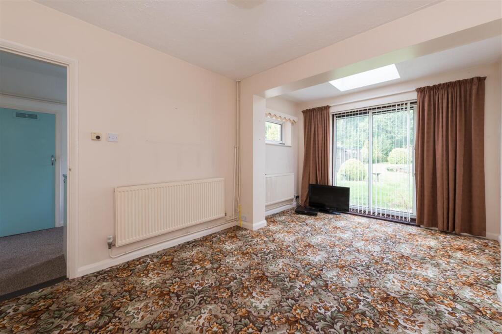 Fir Tree Close, Rough Common photo 4