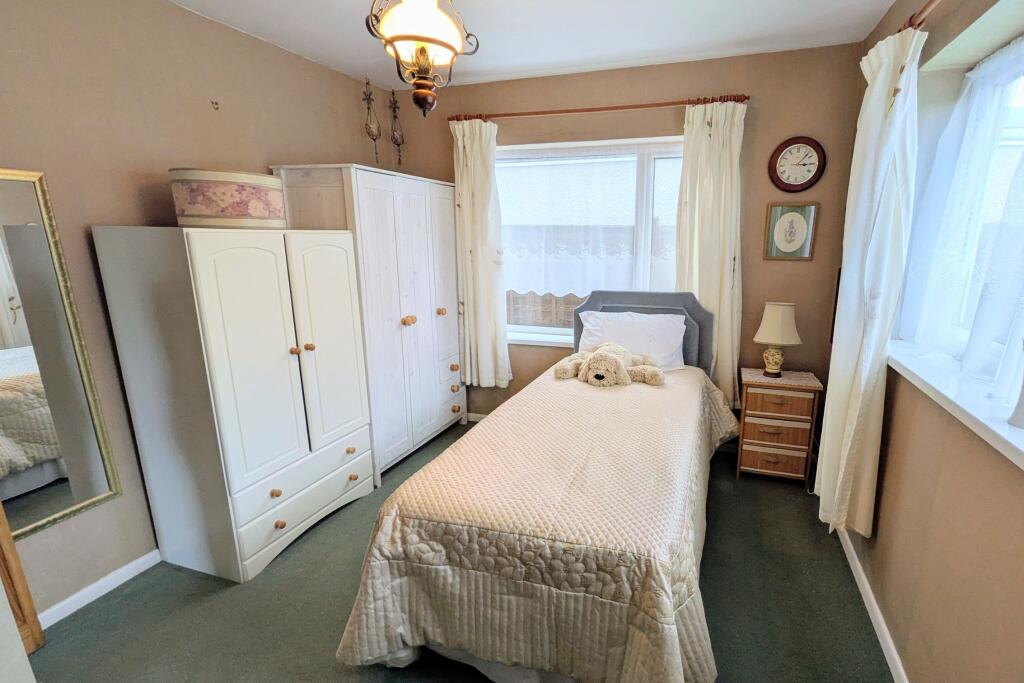Gorse Way, Jaywick, Clacton-on-Sea photo 4