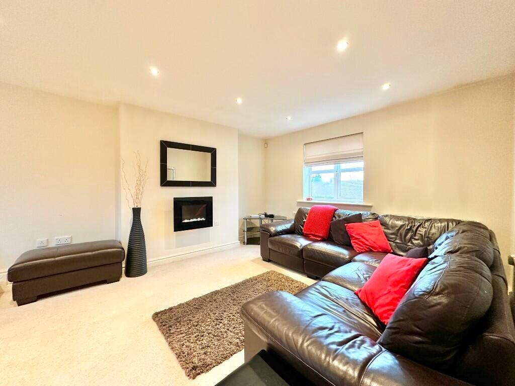Apartment in Trafford, West Timperley - View 3