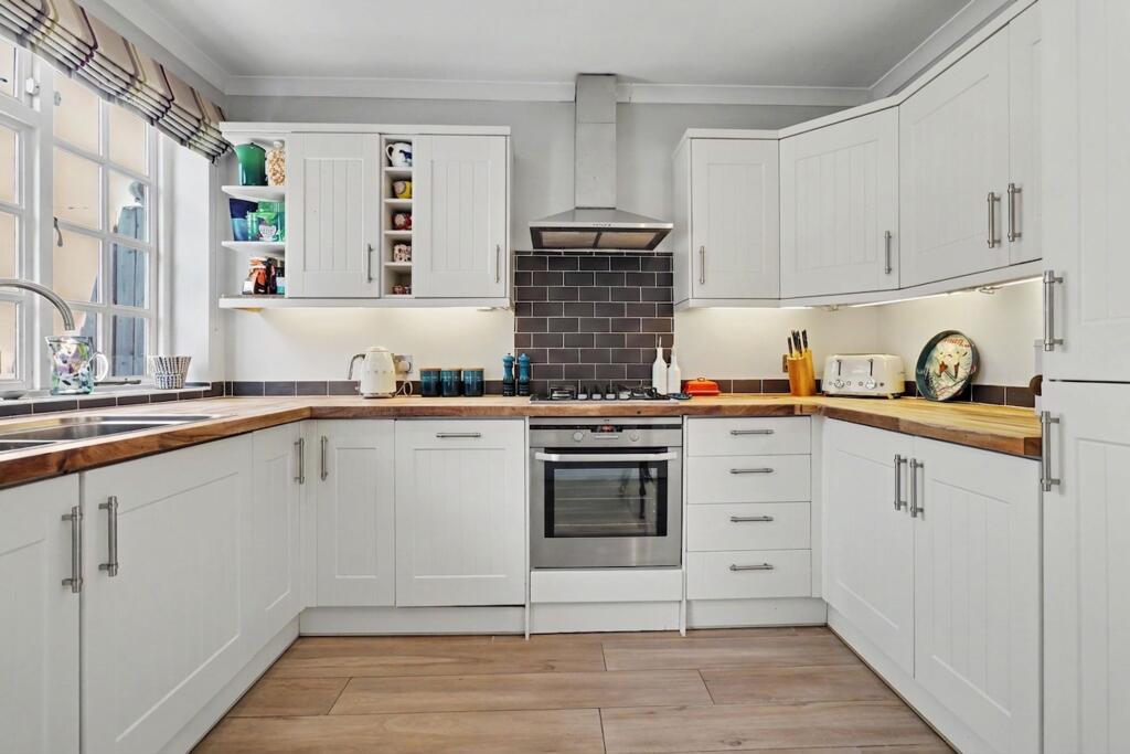 House in Kingston upon Thames - View 4