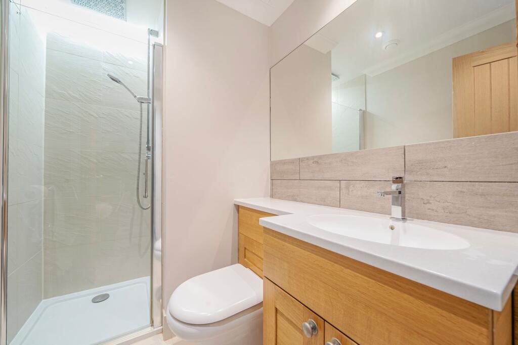 Beaconsfield Road, Epsom, KT18 photo 4