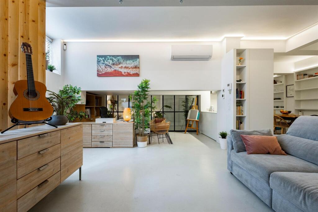 Main image of property: Lisbon, Lisbon