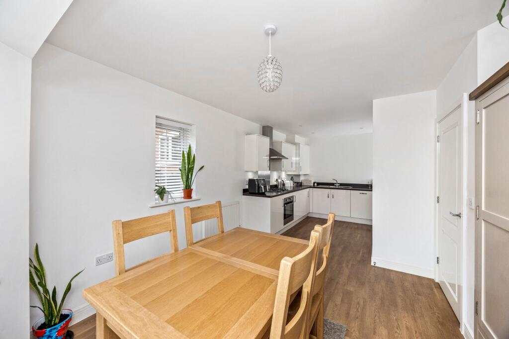 House in Redhill - View 3