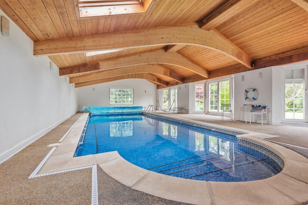 Badgers Hill, Wentworth Estate, Virginia Water, Surrey, GU25 4SB photo 4
