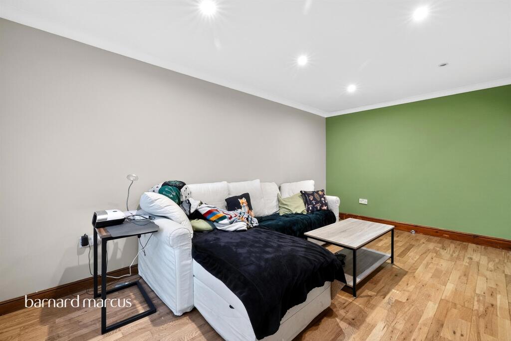 House in London - View 4