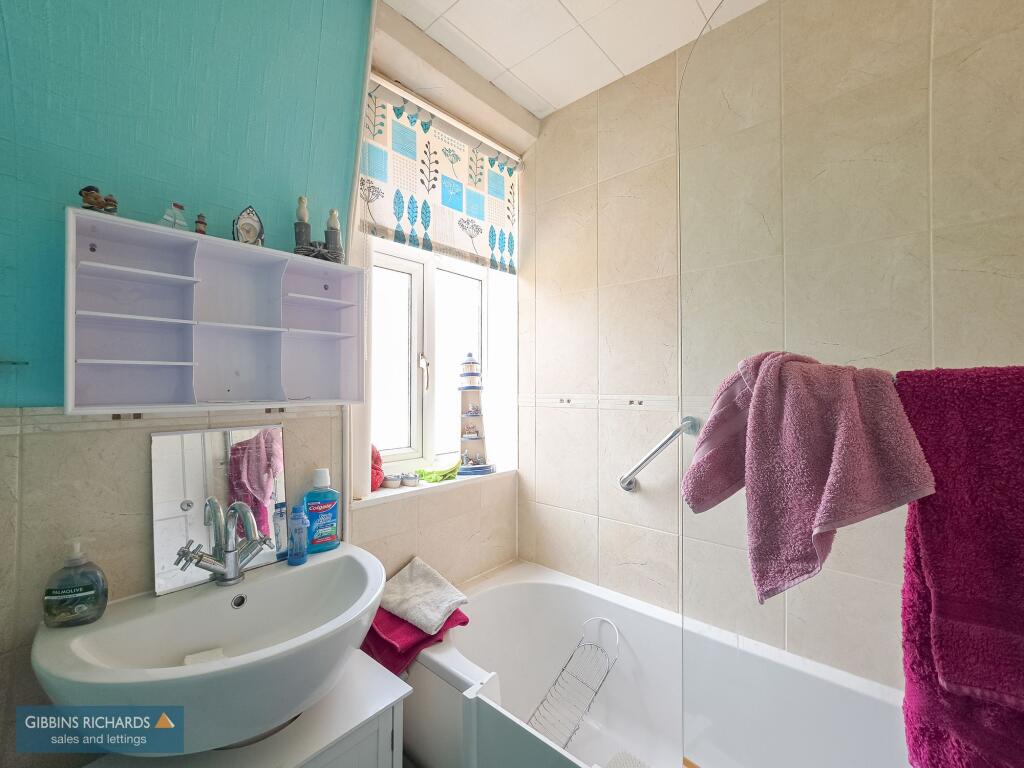 House in Bridgwater, Sydenham, Somerset - More