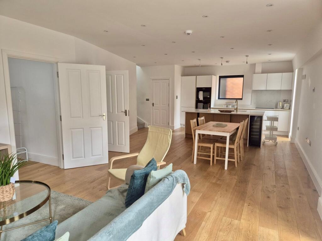 Main image of property: The Drive, CR5