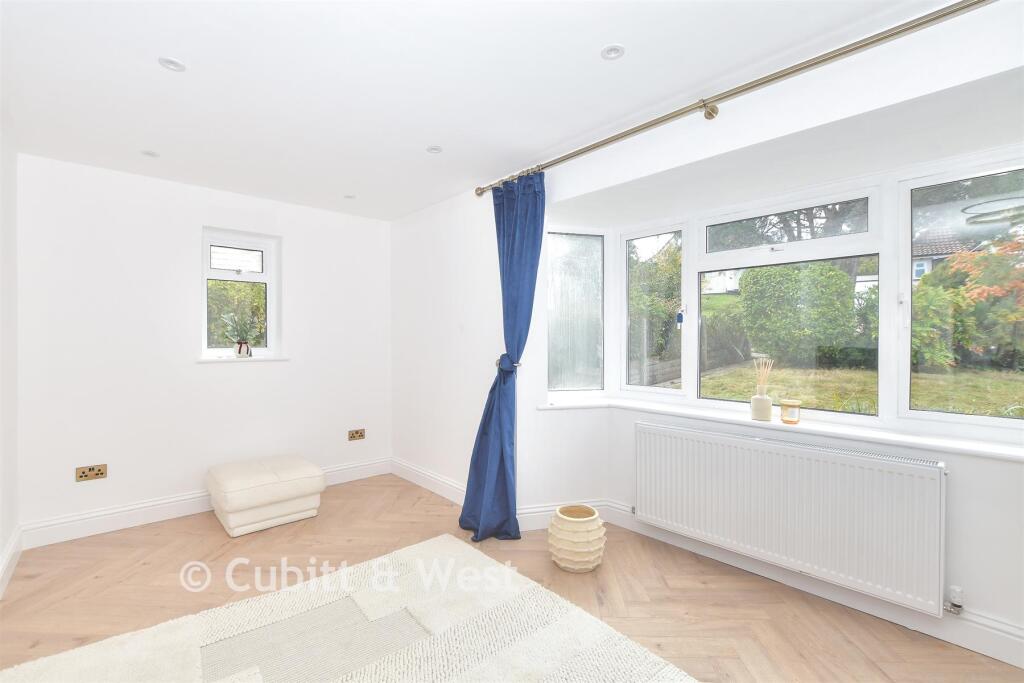 Penland Close, Haywards Heath, West Sussex photo 4