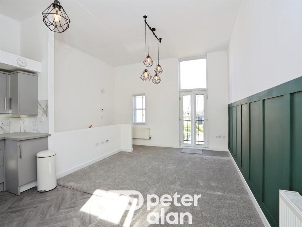 Apartment in Newport - View 4