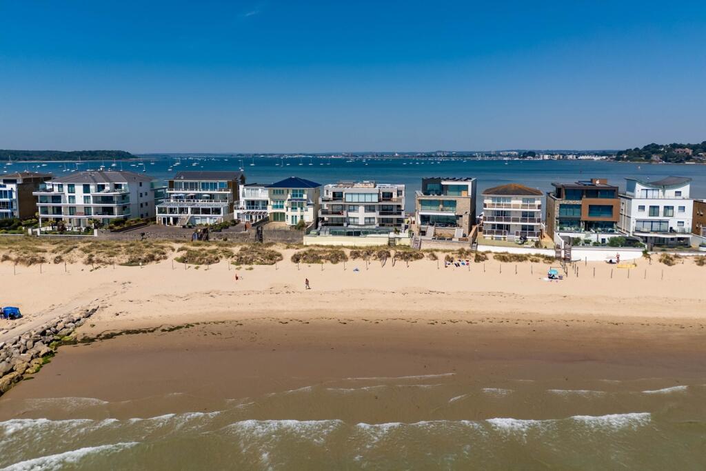 Apartment in Poole, Sandbanks - View 2