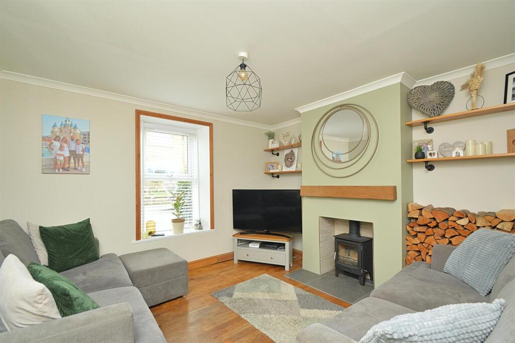 Ideal Family Home * Wroxall photo 2