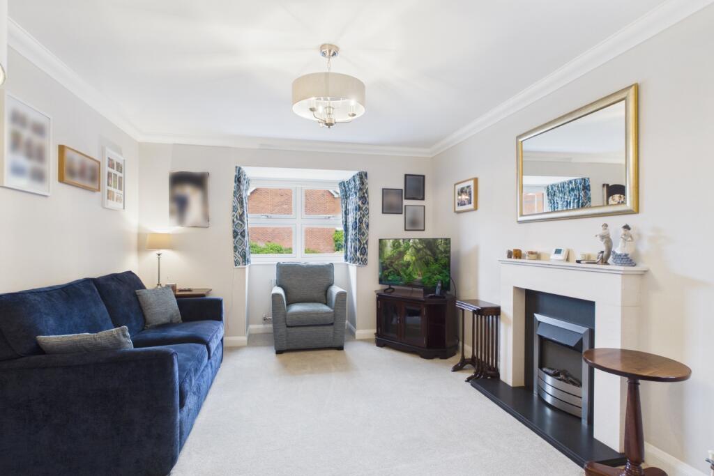 House in South Kesteven, Stamford - More