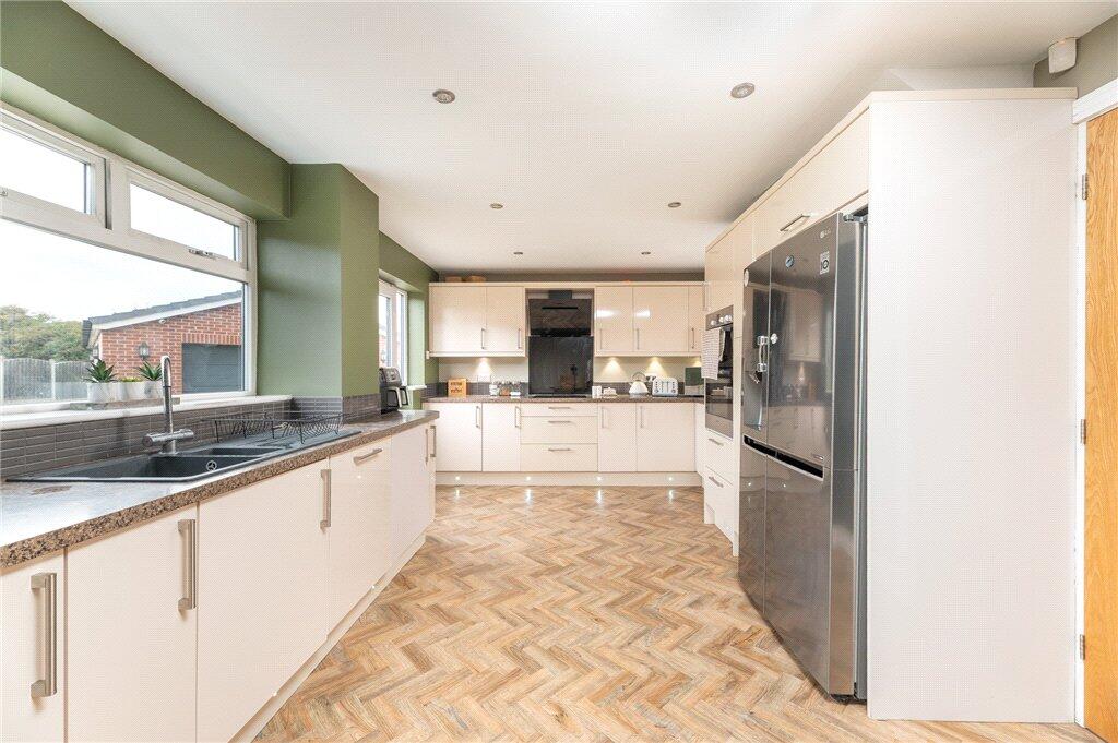 House in Leeds, Rothwell Haigh, Carlton - More