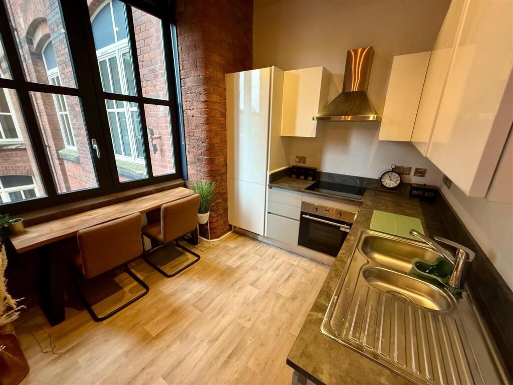 Apartment in Stockport, Greater Manchester - View 5