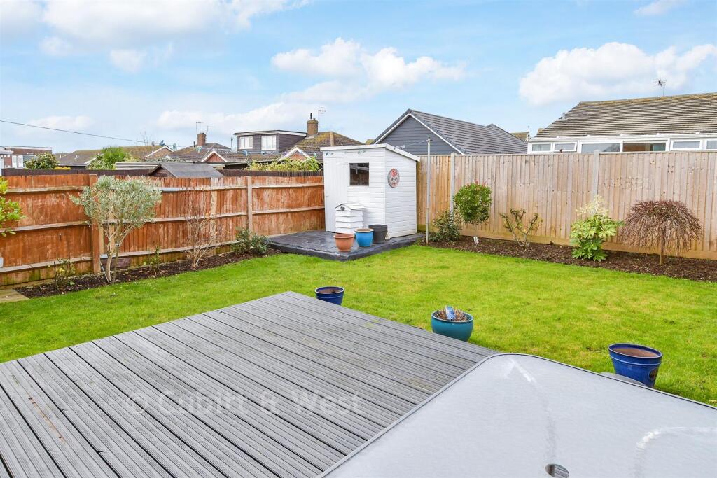 Rowe Avenue North, Peacehaven, East Sussex photo 2