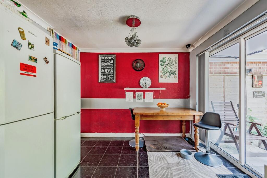 House in Crawley, Broadfield - More