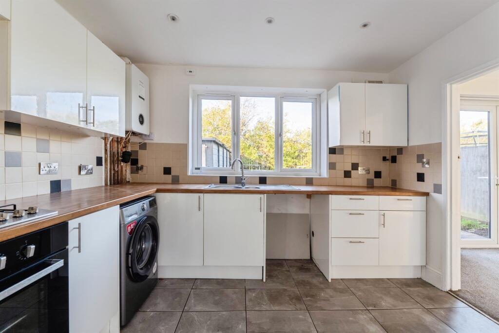 Main image of property: Stirling Grove, Nottingham